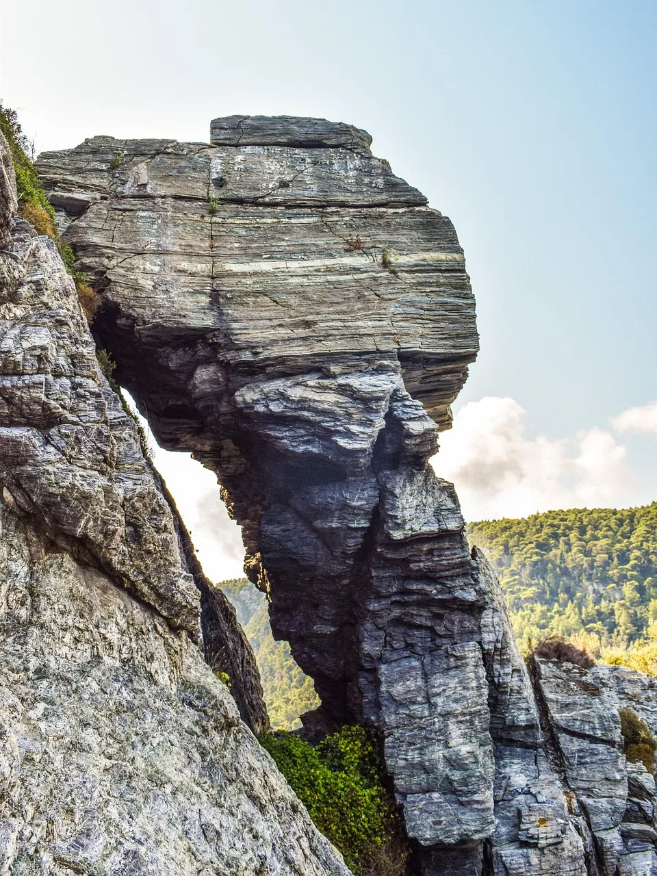 Does Limestone Display a Range of colors?