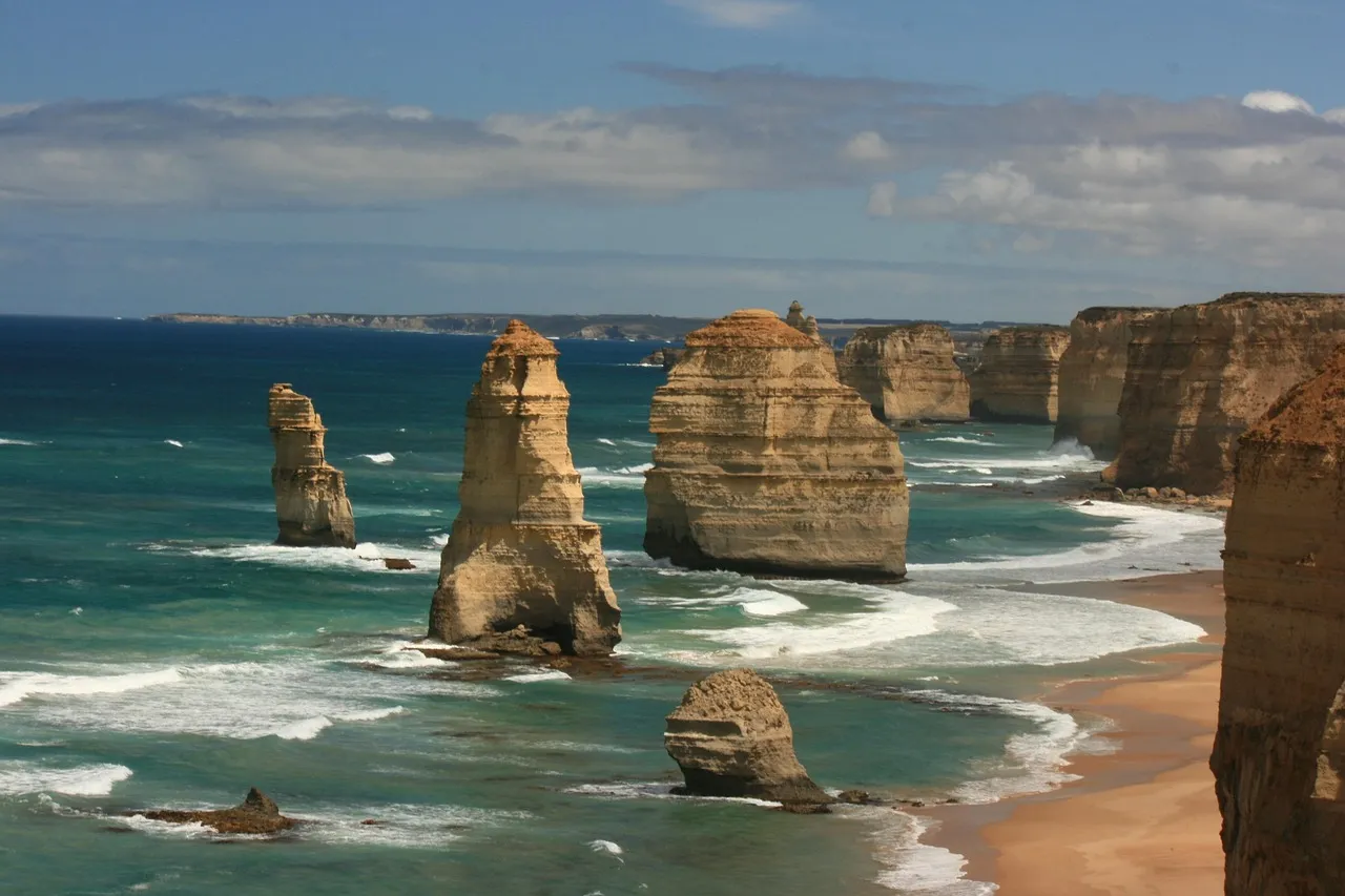 famous limestone colors